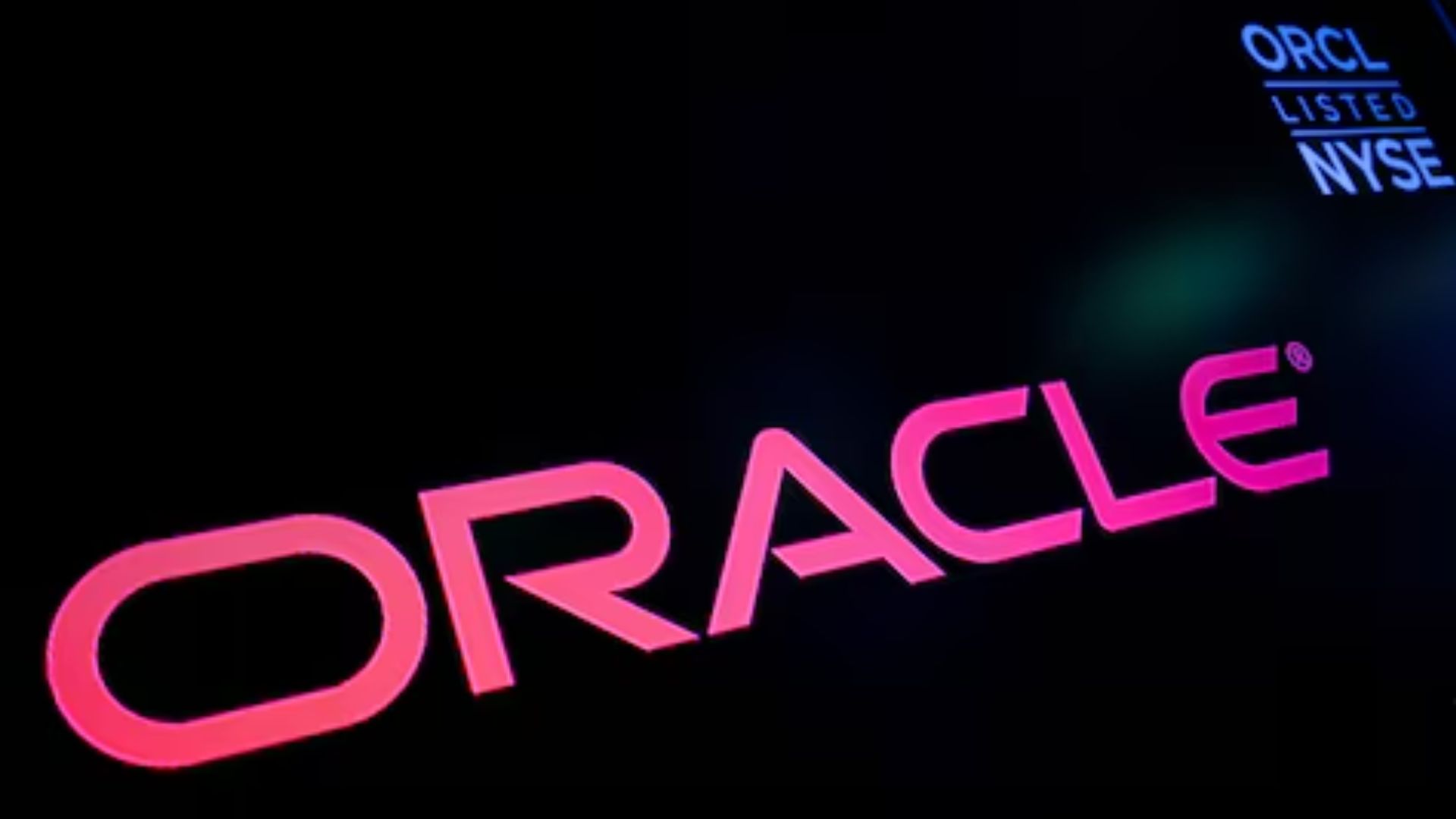 Oracle expects double-digit revenue growth for fiscal 2025 on strong AI demand