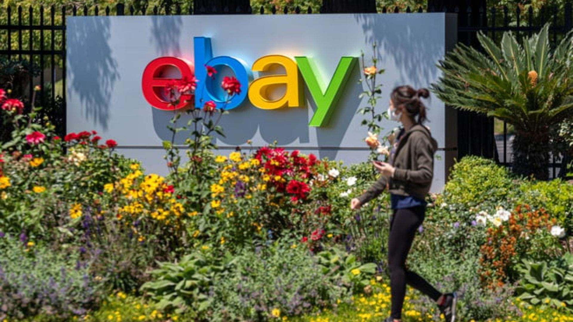 HOW EBAY IS USING AI TO RECOMMEND PRODUCTS AND IMPROVE CREATIVE