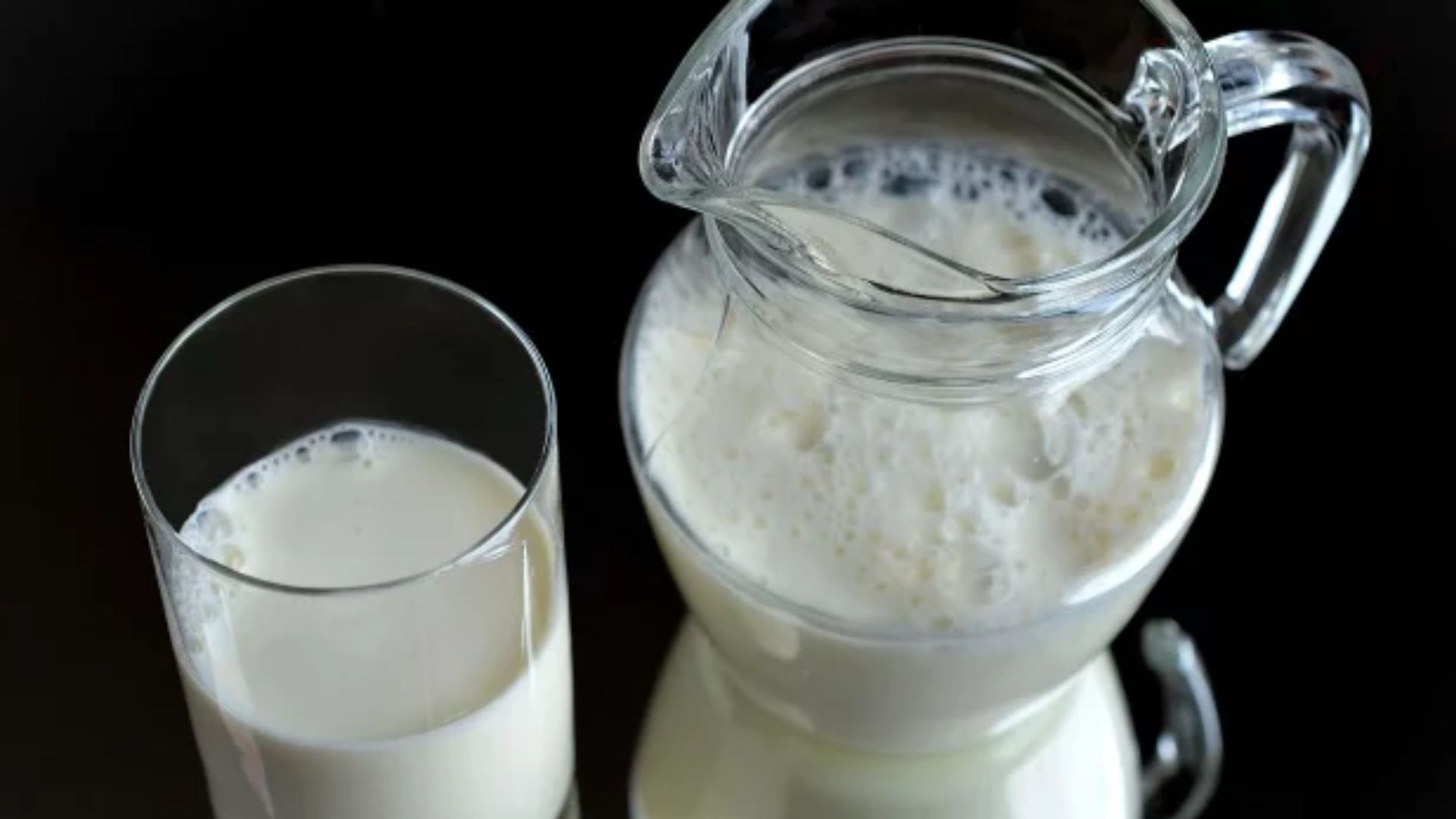 Inusual especulación tira hasta 2 pesos el precio del litro de la leche, denuncian productores