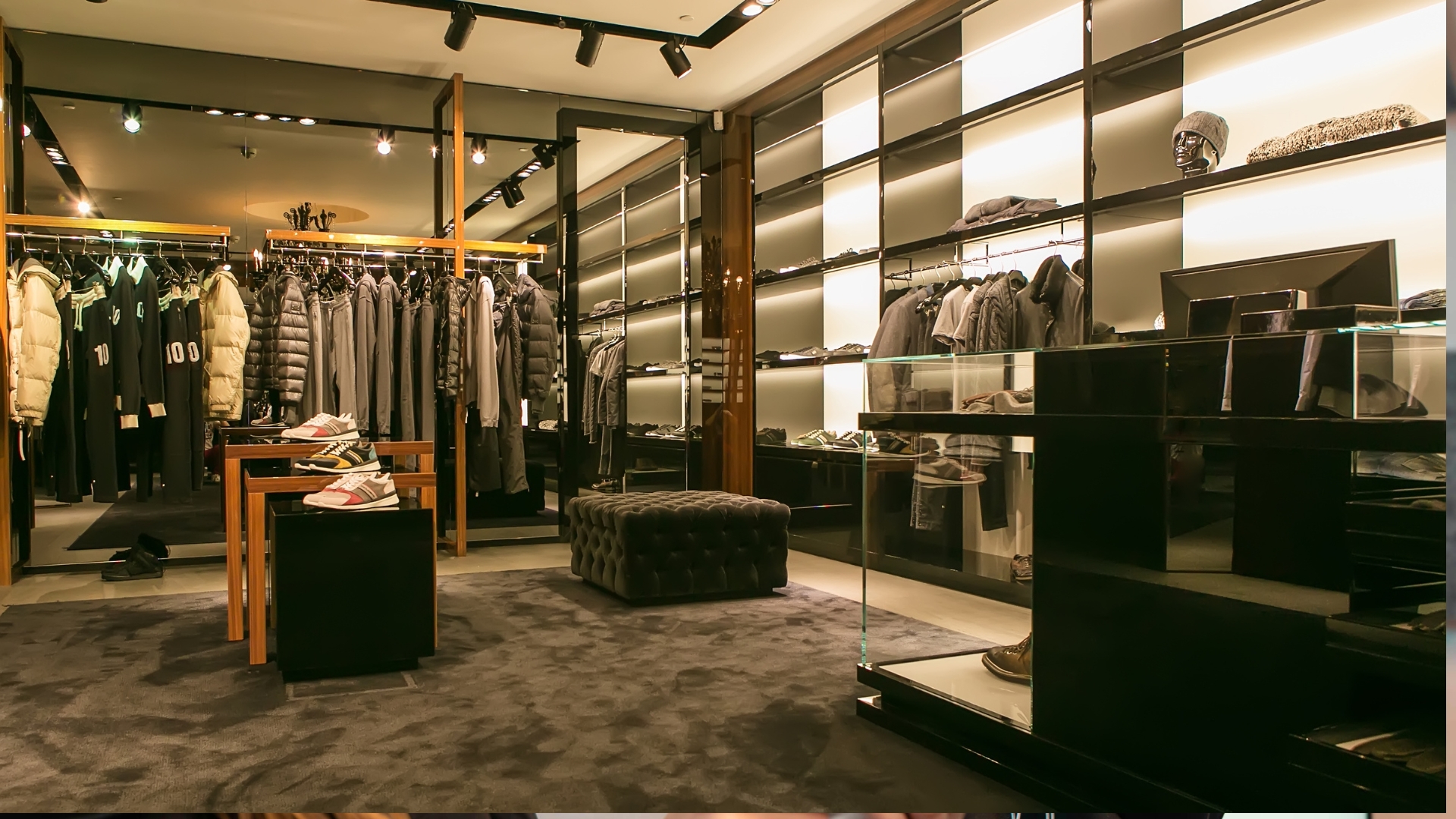 Iluminación estratégica y psicología del espacio para aumentar ventas