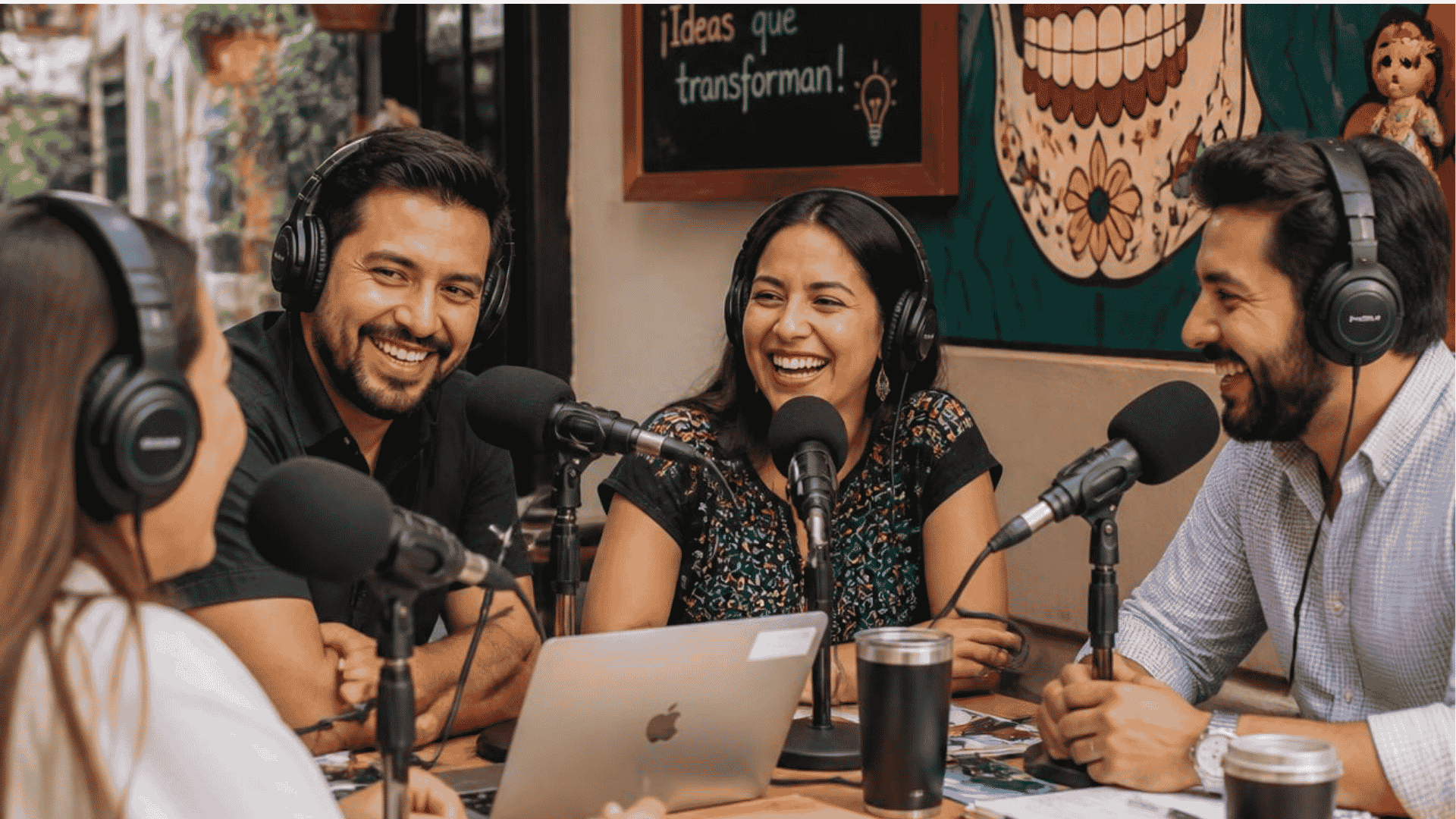 Los pódcast de negocios mexicanos atraen cada vez más pauta publicitaria de marcas B2B.